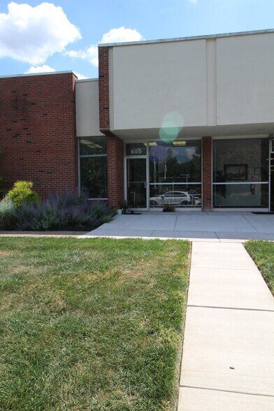 More Photos Of 121 Friends Ln, Newtown Medical For Sale