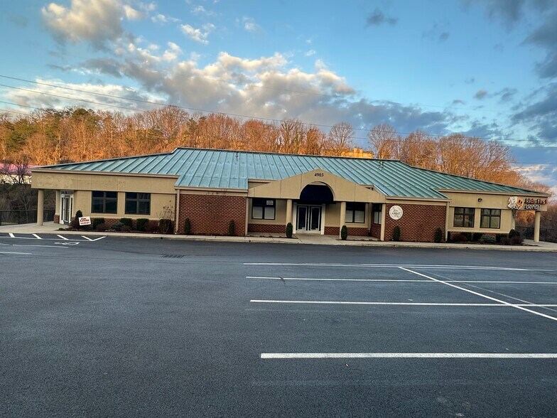 Primary Photo Of 4903 Starkey Rd, Roanoke Medical For Lease