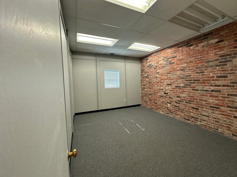 More Photos Of 1075 E Highway 80, Abilene Warehouse For Lease