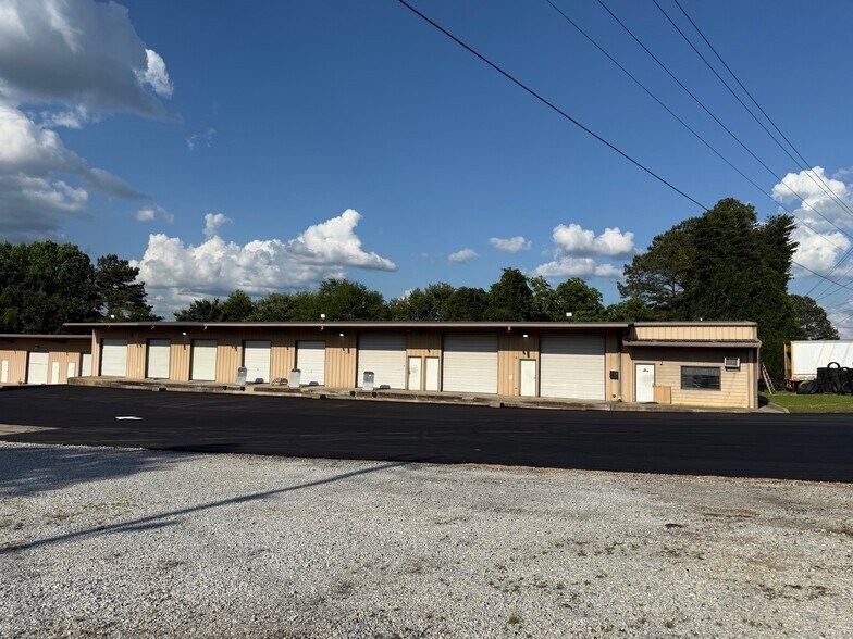 More Photos Of 2124 Frederick Rd, Opelika Light Distribution For Lease