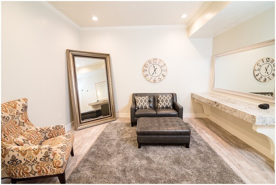 More Photos Of 22 E 200 S, Clearfield Restaurant For Sale