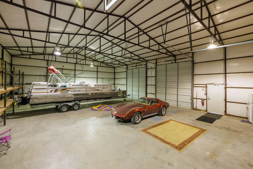 More Photos Of 160 Cimmarron Trail, Runaway Bay Light Manufacturing For Sale