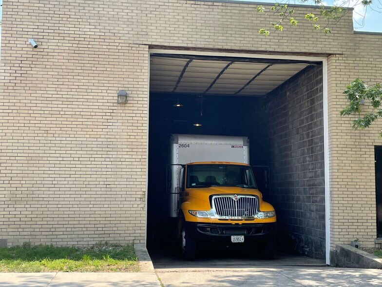 More Photos Of 4155 N Rockwell St, Chicago Warehouse For Lease