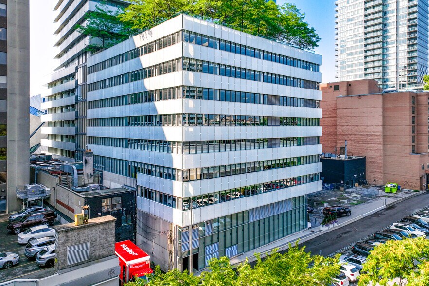 More Photos Of 202 Bloor St W, Toronto Apartments For Lease