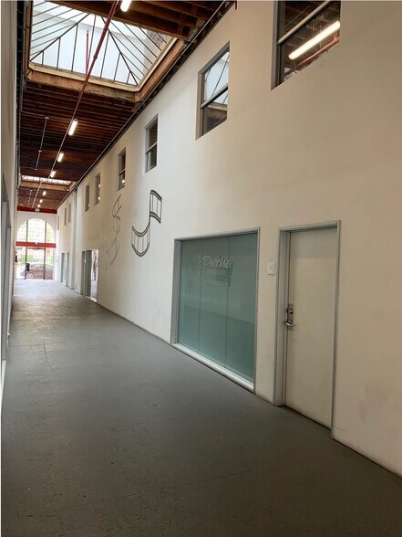 More Photos Of 5176 Santa Monica Blvd, Los Angeles Loft Creative Space For Lease