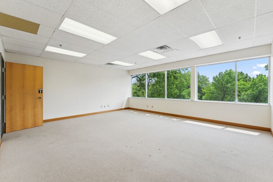 More Photos Of 4388 Shoreline Dr, Spring Park Storefront Retail Office For Sale