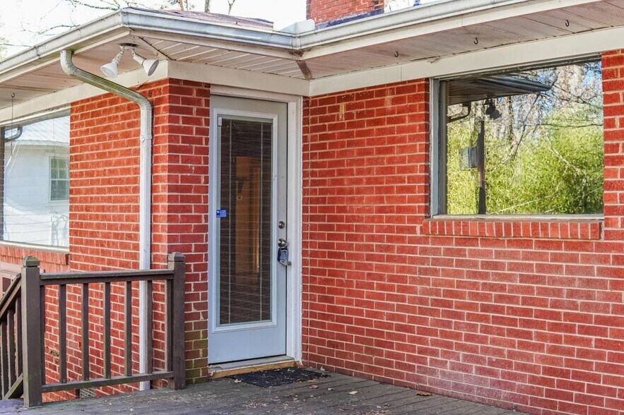 More Photos Of 4924 Freedom Dr, Charlotte Flex For Sale