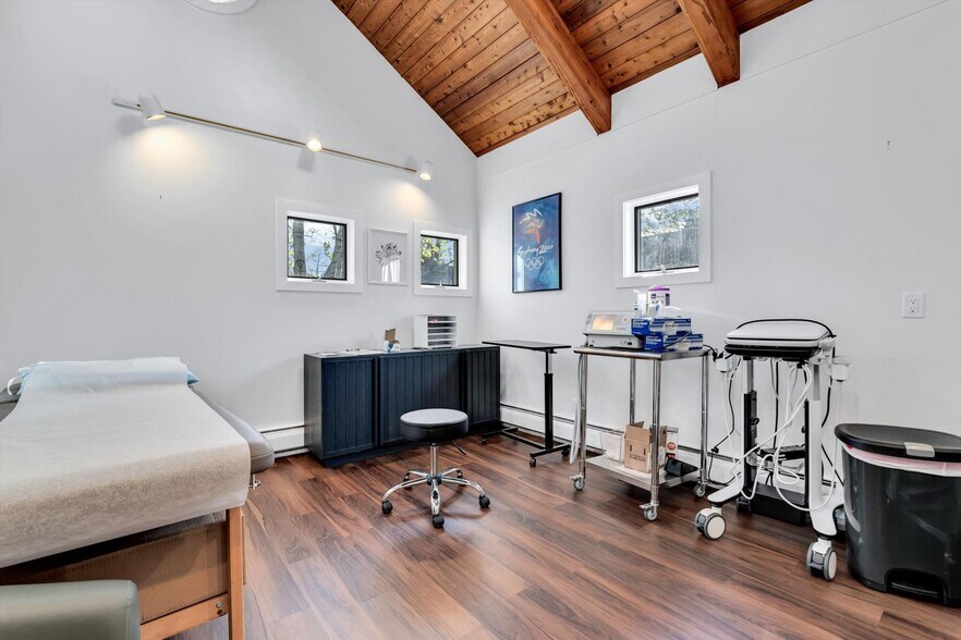 More Photos Of 1049 Main St, West Barnstable Medical For Sale