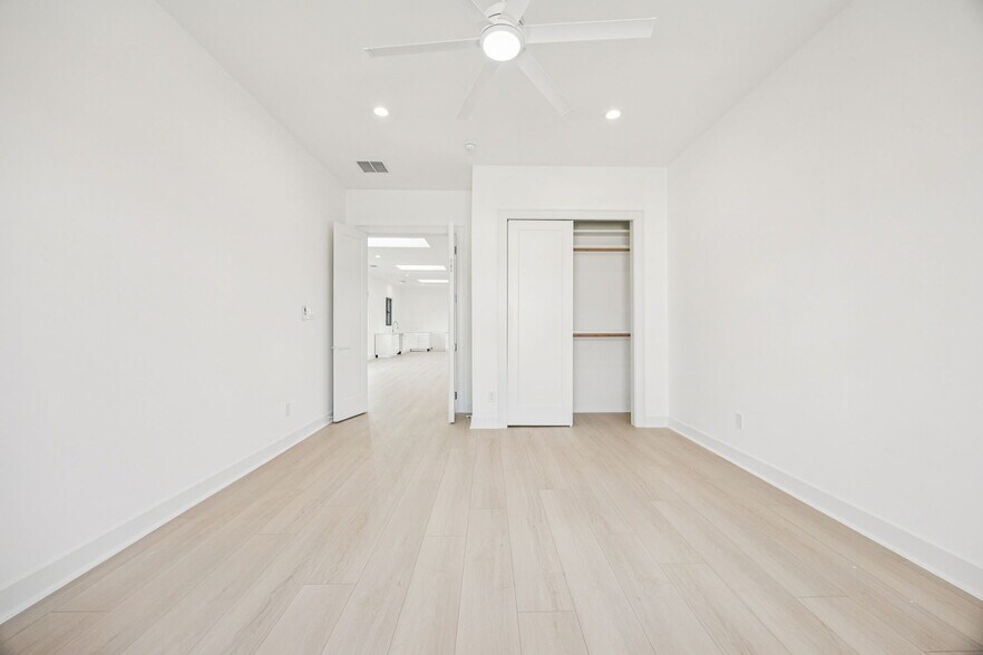 More Photos Of 446 Tyler St, Dallas Office For Sale