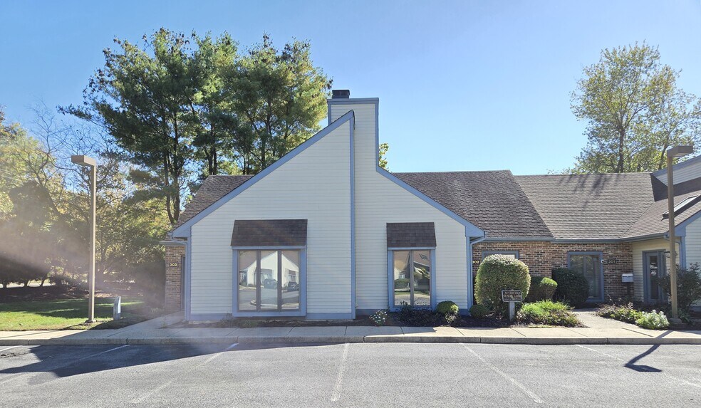 Primary Photo Of 146 Lakeview Dr S, Gibbsboro Medical For Sale