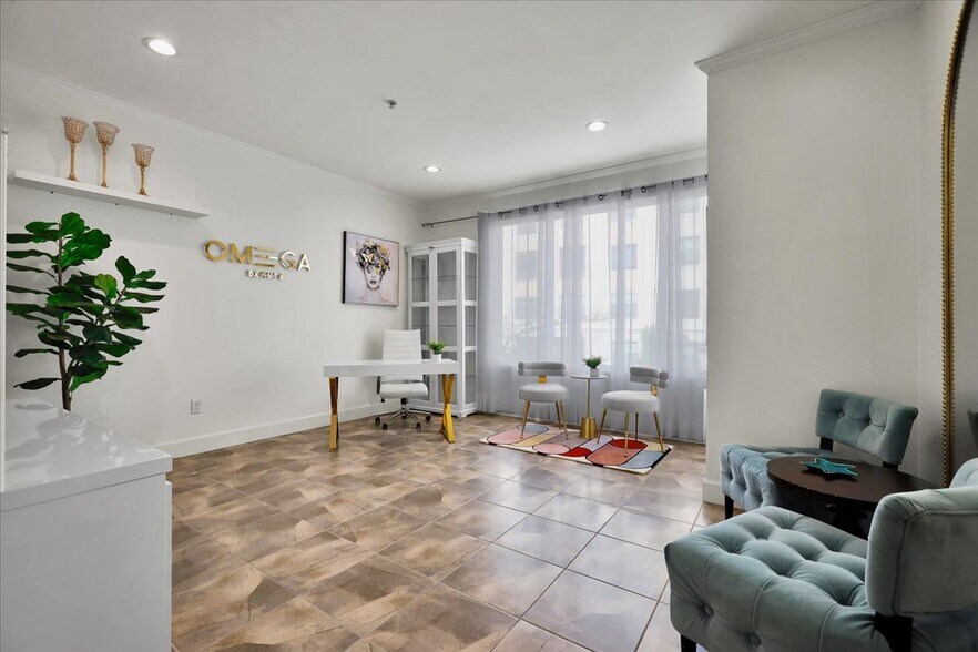 More Photos Of 300 E 4th St, Long Beach Apartments For Sale