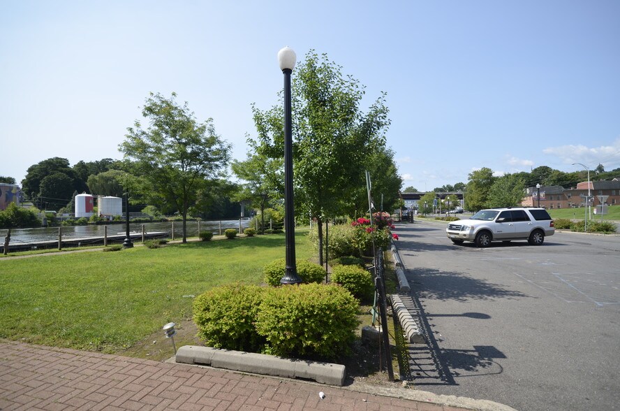 More Photos Of 88-110 Rondout Landing, Kingston Restaurant For Sale