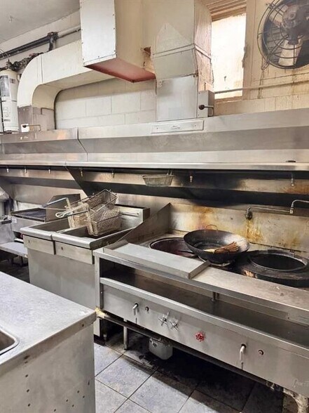 More Photos Of 5011 50 St, Innisfail Storefront Retail Residential For Sale