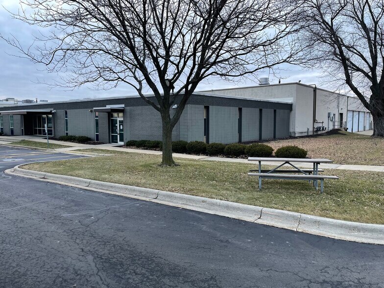 More Photos Of 6801 S Towne Dr, Monona Service For Lease