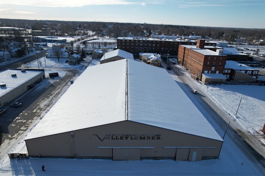 More Photos Of 211 S Elm St, Owosso Flex For Sale