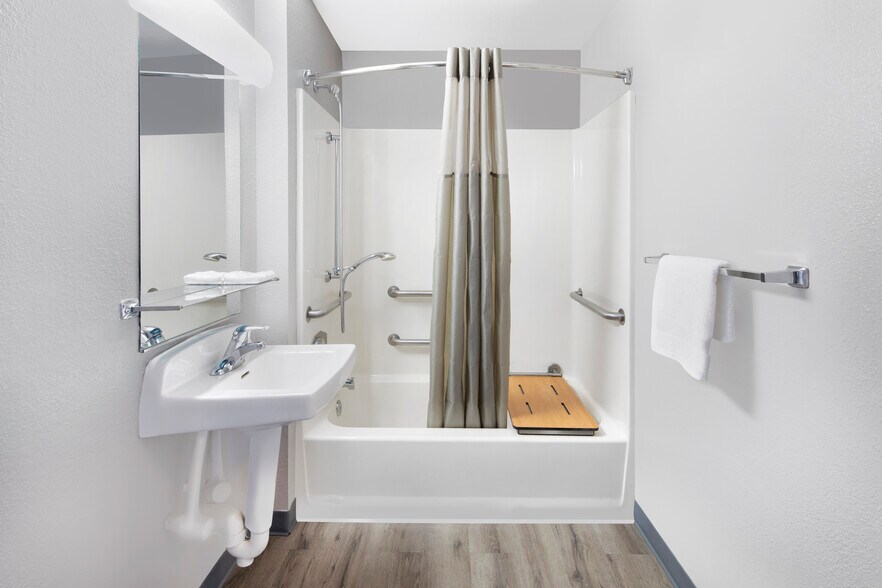 More Photos Of 1564 E Main St, Woodland Hotel For Sale