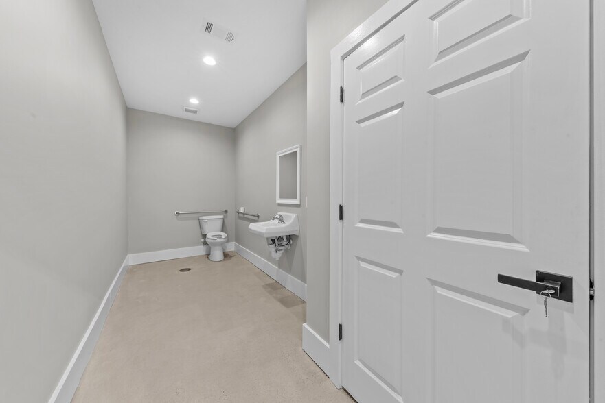 More Photos Of 4800 Lamb Ave, Union Point Service For Sale