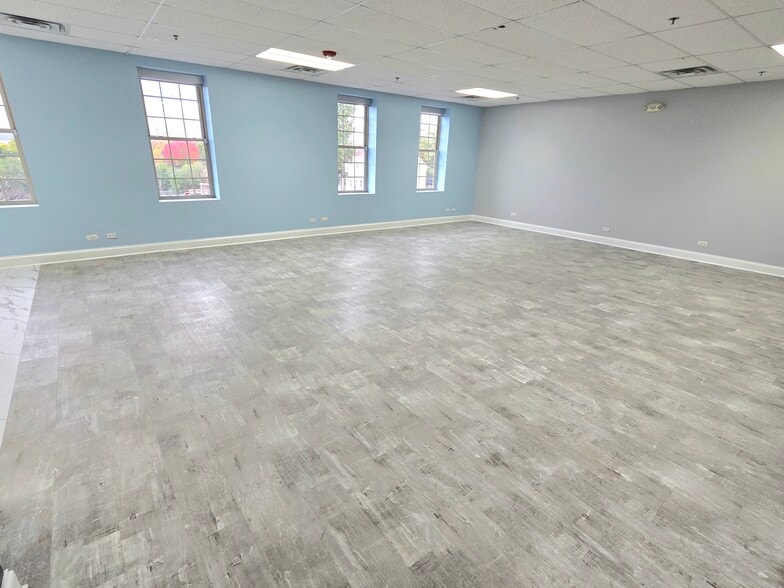 More Photos Of 2111-2115 Chestnut Ave, Glenview Office For Sale