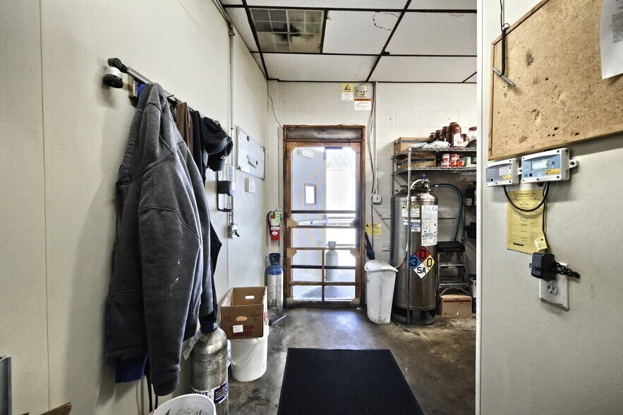 More Photos Of 1 Cherry St, Seven Valleys General Retail For Sale