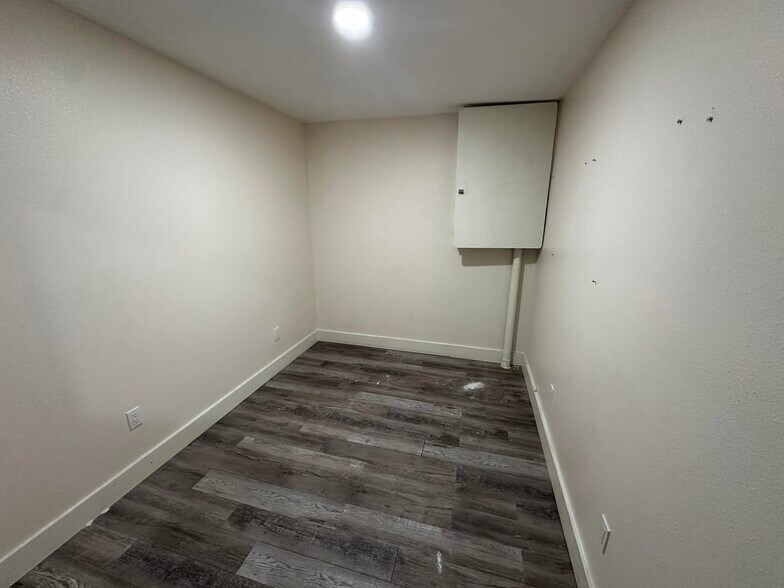 More Photos Of 2140-2148 E 20th St, Sarasota Warehouse For Lease