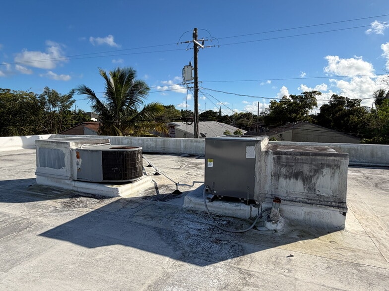 More Photos Of 5908 Johnson St, Hollywood Light Manufacturing For Sale