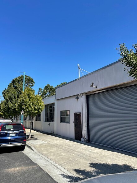 More Photos Of 1447 Park Ave, Emeryville Warehouse For Sale