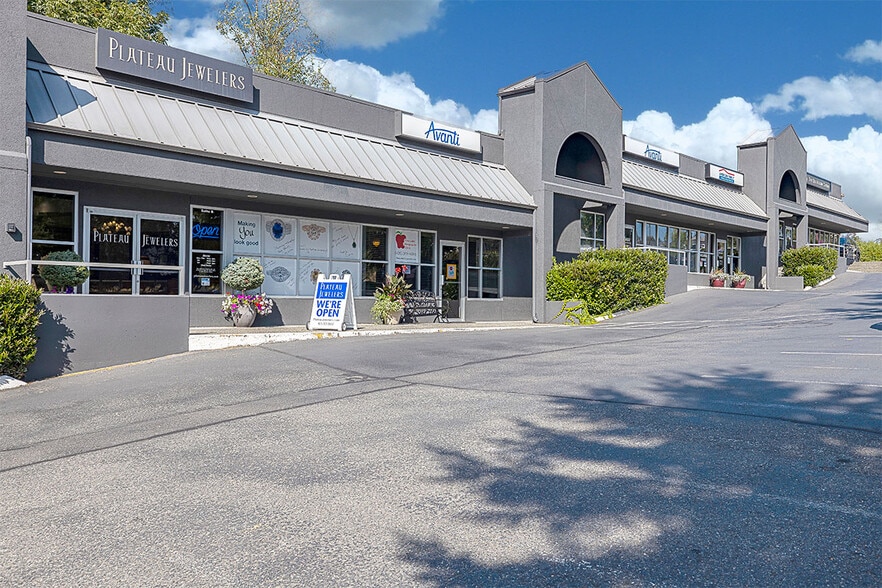 More Photos Of 2830 228th Ave SE, Sammamish General Retail For Lease