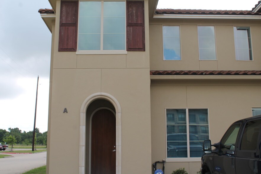 More Photos Of 524 Westgreen Blvd, Katy Medical For Lease