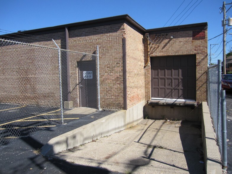 More Photos Of 4507-4511 W Belmont Ave, Chicago Distribution For Sale