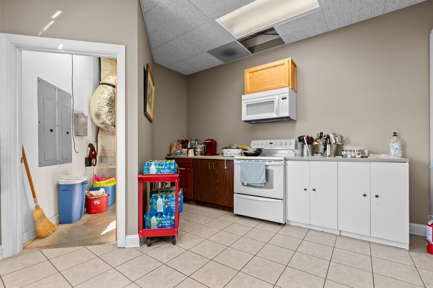 More Photos Of 6540 Brevard Rd, Etowah Office For Sale