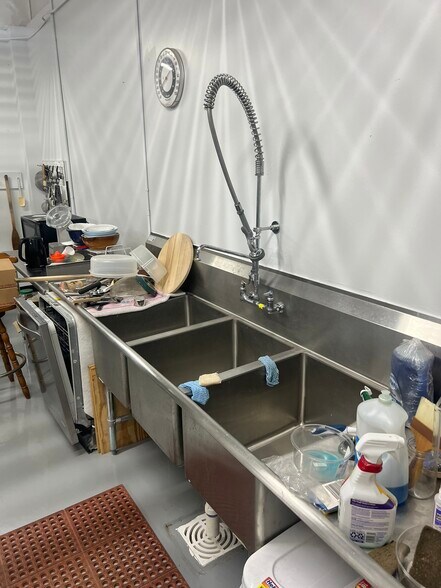 More Photos Of 5107 Unicon Dr, Wake Forest Warehouse For Sale