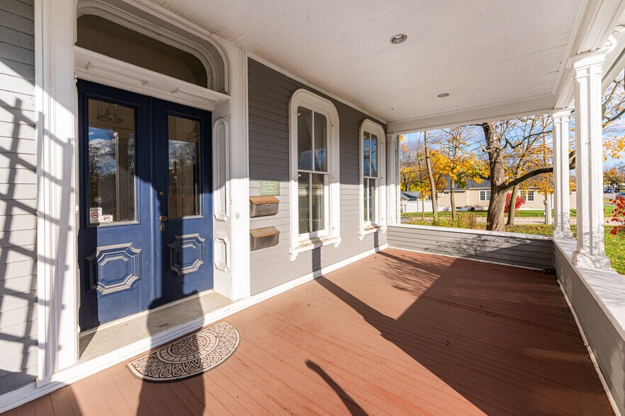 More Photos Of 223 E State St, Geneva Office For Sale