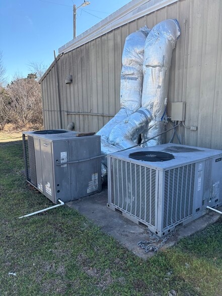 More Photos Of 1704 E Hwy 70, Kingston Bar For Sale