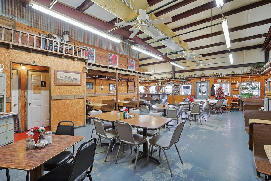 More Photos Of 317 W FM 120, Pottsboro General Retail For Sale