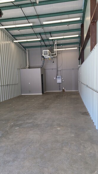 More Photos Of 815 E Park St, Olathe Warehouse For Lease