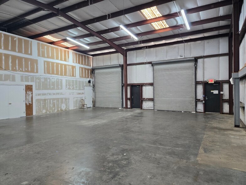 More Photos Of 1765 Carneige Ave, Clearwater Warehouse For Sale