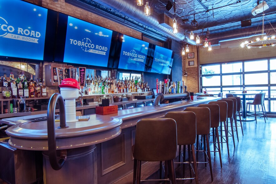 More Photos Of 2249 N Lincoln Ave, Chicago General Retail For Sale