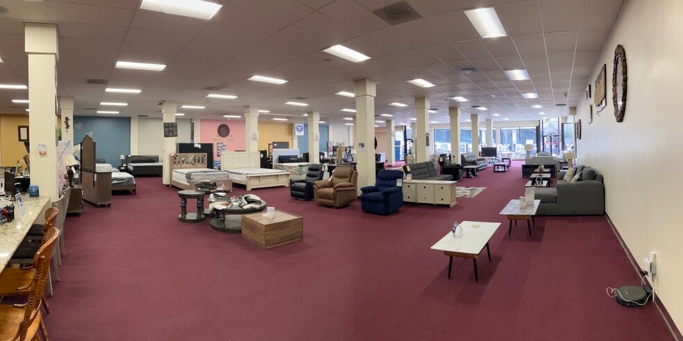 More Photos Of 1330 19th St, Bakersfield Showroom For Lease