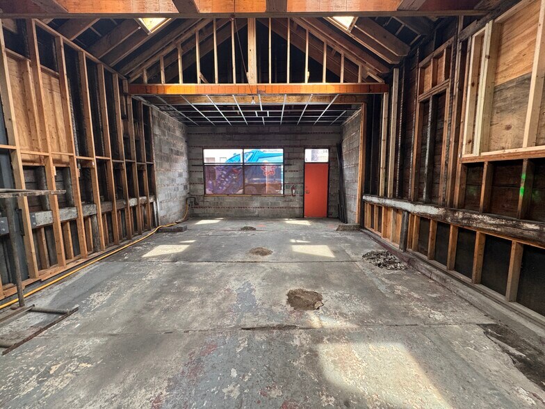 More Photos Of 2339 W Grand Ave, Chicago Mixed Retail For Sale