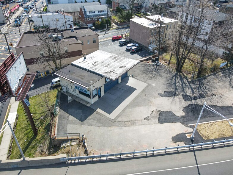 More Photos Of 1696 Bergen Tpke, Fort Lee Auto Dealership For Sale