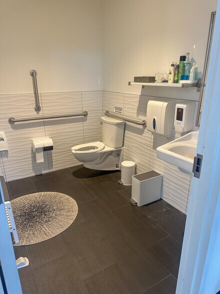 More Photos Of 4203 SW Oregon St, Seattle Storefront For Lease