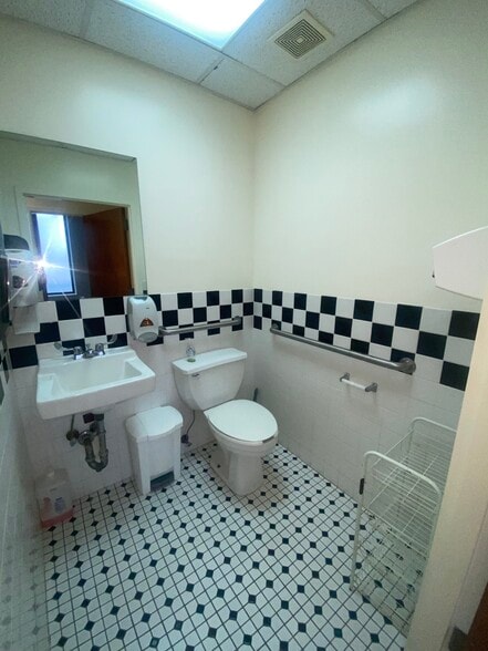 More Photos Of 9101 4th Ave, Brooklyn Medical For Lease