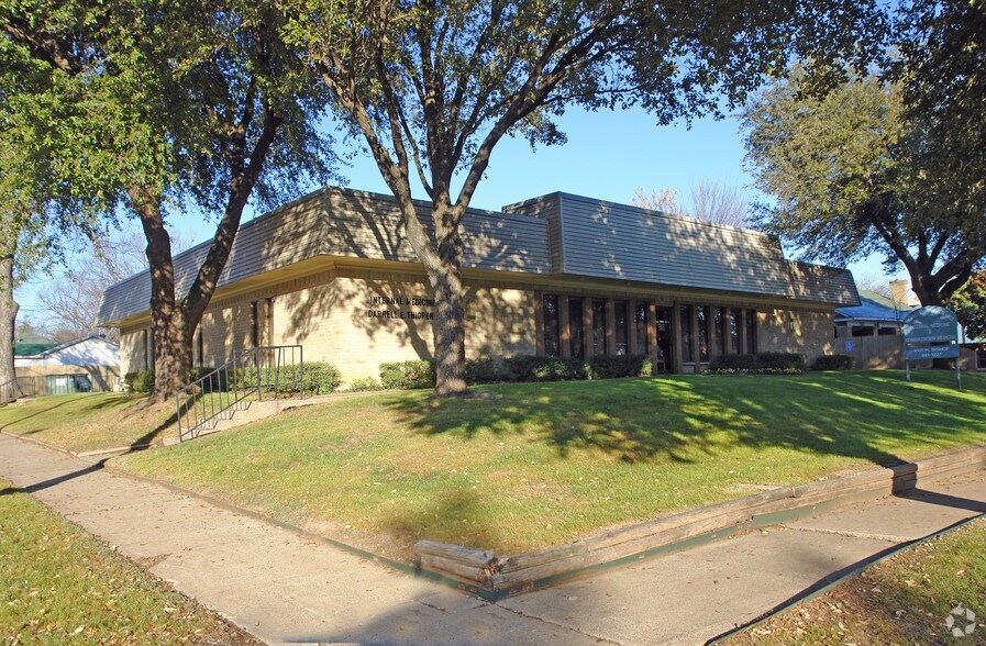 Primary Photo Of 1001 N Bishop Ave, Dallas Medical For Sale