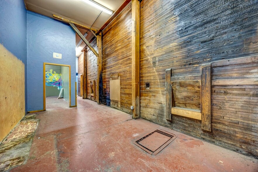 More Photos Of 206 N Benton St, Kennewick Warehouse For Lease