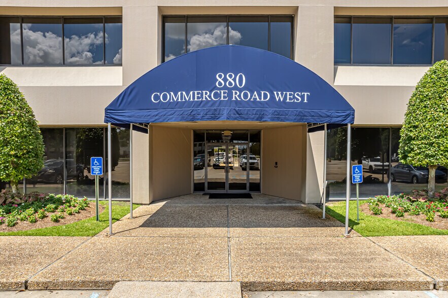More Photos Of 880 W Commerce Rd, New Orleans Office For Lease