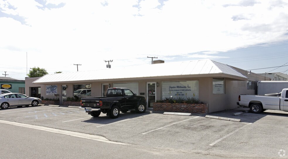 More Photos Of 144 Jupiter St, Jupiter Light Distribution For Lease