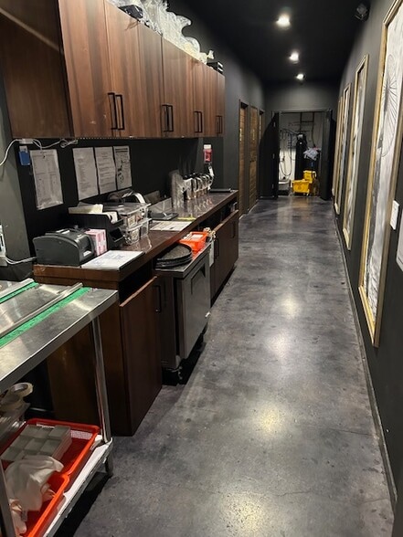 More Photos Of 6523-6529 Hollywood Blvd, Los Angeles Storefront For Lease