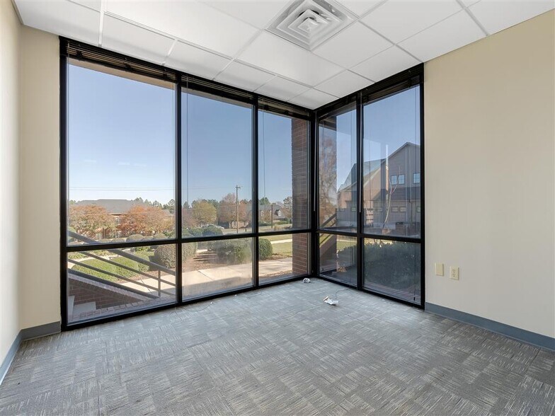 More Photos Of 330 Pelham Rd, Greenville Medical For Lease