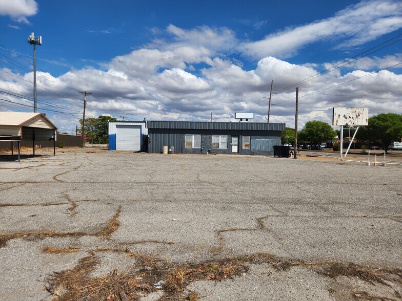 More Photos Of 1301 NW Cache Rd, Lawton Industrial For Lease