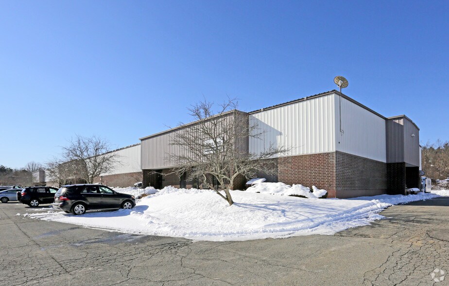 More Photos Of 32 Scotland Blvd, Bridgewater Manufacturing For Lease